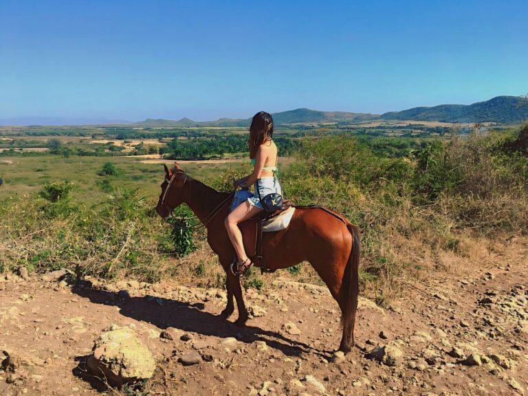 mujer a caballo